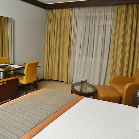 Hotel Farah Casablanca Ngoại thất bức ảnh A room at the hotel