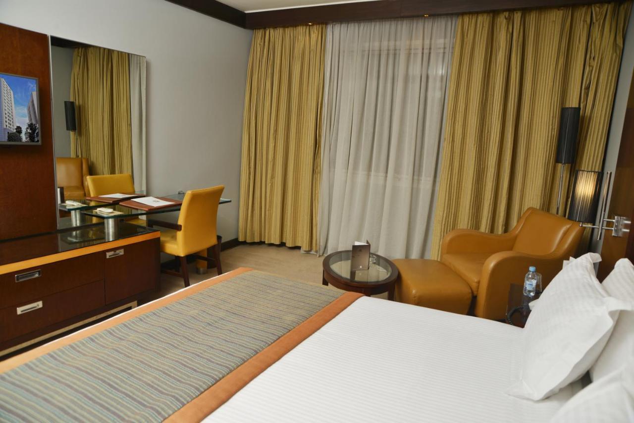 Hotel Farah Casablanca Ngoại thất bức ảnh A room at the hotel