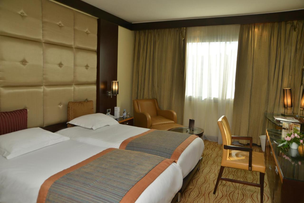 Hotel Farah Casablanca Ngoại thất bức ảnh A room at the hotel