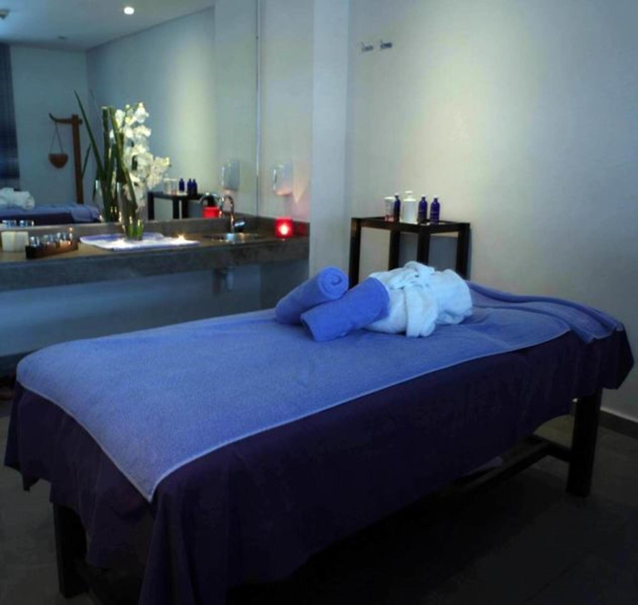 Hotel Farah Casablanca Ngoại thất bức ảnh Massage table