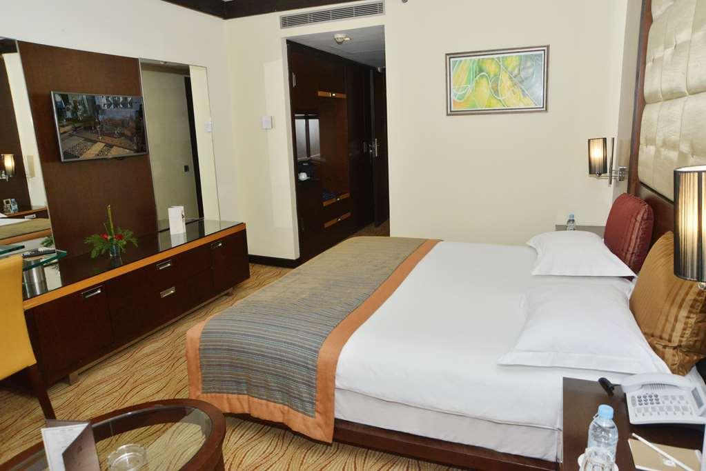 Hotel Farah Casablanca Phòng bức ảnh A room at the hotel