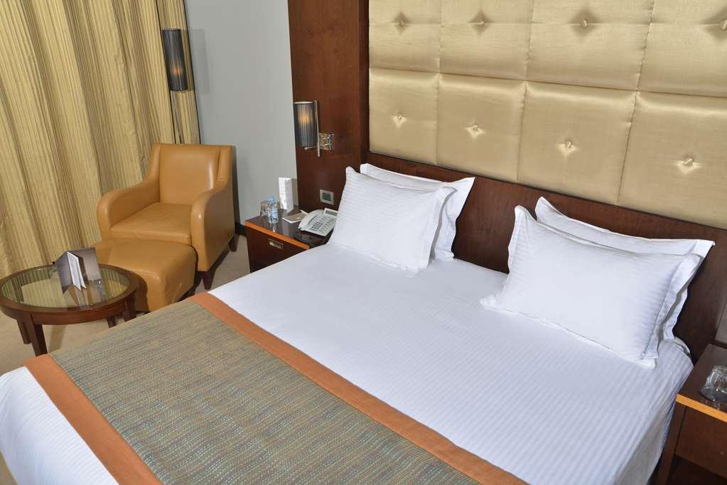 Hotel Farah Casablanca Phòng bức ảnh A bedroom