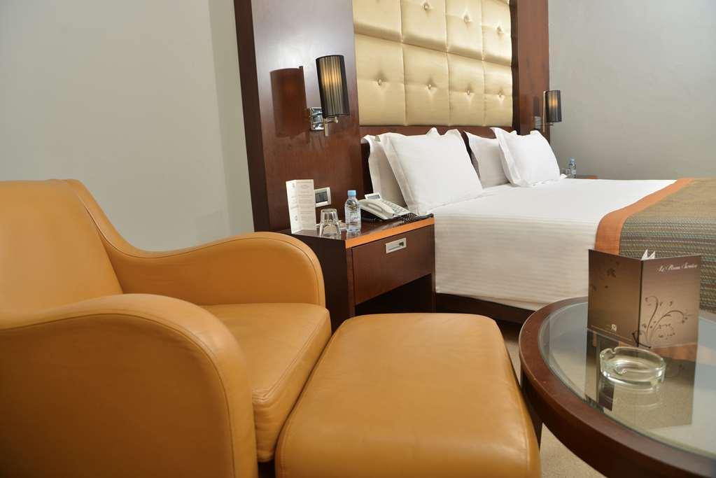 Hotel Farah Casablanca Phòng bức ảnh A room at the hotel