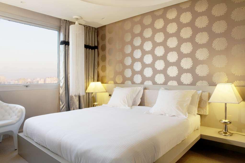 Hotel Farah Casablanca Phòng bức ảnh A bedroom at the hotel