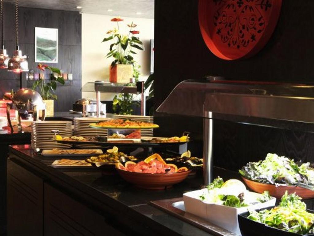 Hotel Farah Casablanca Ngoại thất bức ảnh A salad bar